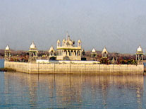 http://www.porwaltravels.com/images/dungarpur.jpg